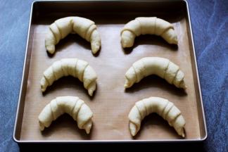 依次做完，摆放在烤盘里。