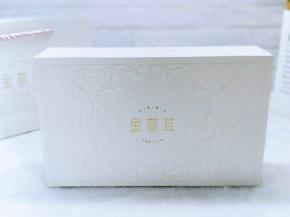 将外包装袋取下来，里面还是一个纸盒，看起来特别高档。