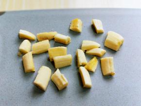 再取一小段，一切四。依次做完。