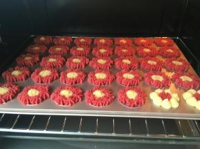 挤好的曲奇入烤箱烤15分钟