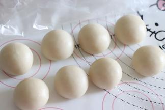 所有的都这样包好。覆盖保鲜膜，放置大约10分钟。