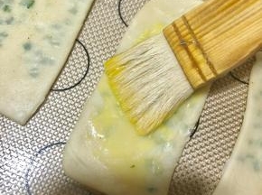 刷一层蛋黄液