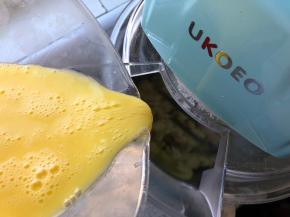 分多次加入鸡蛋液，每次直至吸收再加入