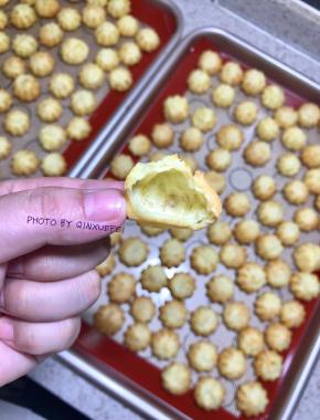 取出，趁热吃一两个，很香哦