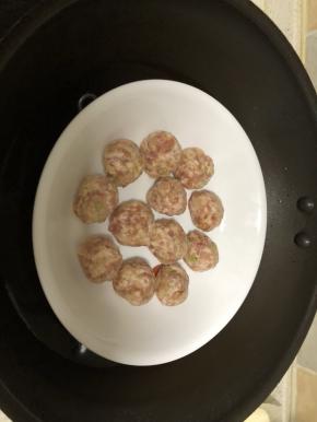 放入锅中，隔水蒸