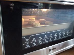 放入已经预热到190度的东菱K40C烤箱，烘烤15分钟左右