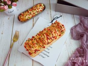 出炉，趁热倒出吐司盒，放烤网上晾凉