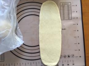 将面团擀成长方形