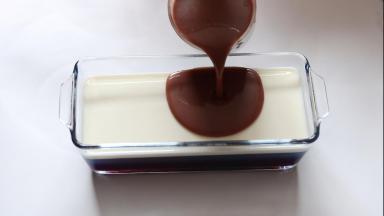 四层果冻都成型后取出，室温放置3-5min