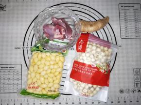 这里选用的是腱子肉，肉质爽口无油，白果仁建议这种处理好的。【生白果仁使用之前建议用清水1小时】