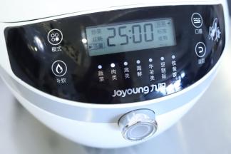 旋转按钮选择肉类，模式选择汤羹，口感选择易熟