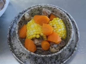 装盘，放入芹菜碎