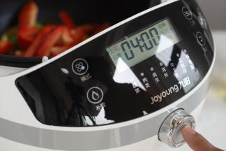 模式选择炒菜，口感选择标准，旋转按钮选择蔬菜