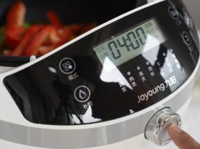 模式选择炒菜，口感选择标准，旋转按钮选择蔬菜