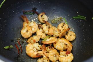 提示音响后打开锅盖，香味扑鼻