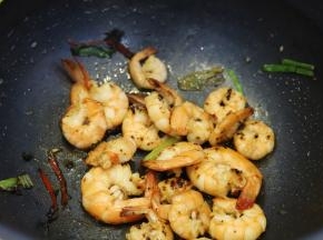 提示音响后打开锅盖，香味扑鼻