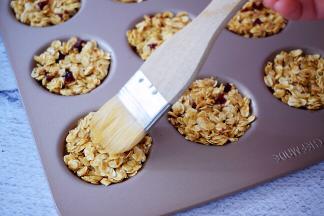 燕麦饼表面刷蛋液