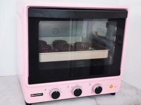 再放入预热好的海氏烤箱，上下火180度，中下层烤20分钟即可