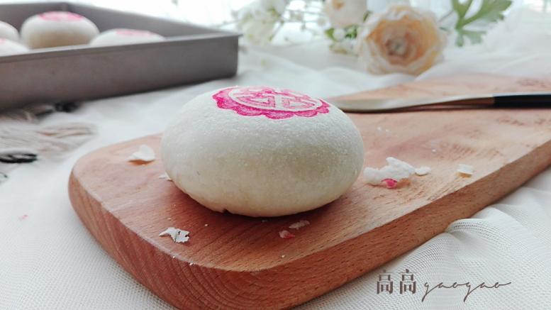 核桃翻毛白皮酥月饼