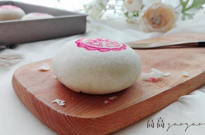 核桃翻毛白皮酥月饼