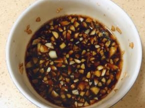 将所有调料调成汁。