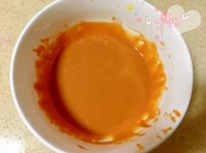 拌好的蛋黄糊。