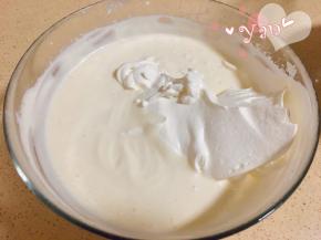 然后倒入奶酪糊中。