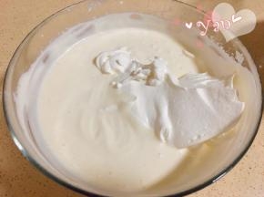 然后倒入奶酪糊中。