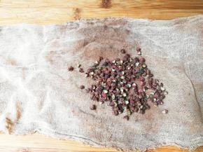 花椒放入纱布包扎好