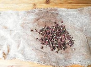 花椒放入纱布包扎好