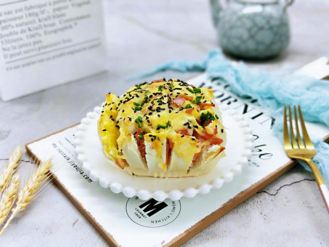 剩馒头新吃法，芝士火腿开花馒头