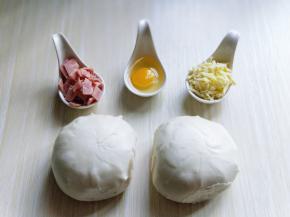 准备好其它食材。