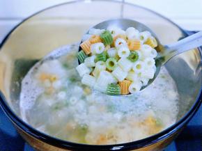 煮约7-8分钟样子，意面差不多了，或者根据你无需要煮的成熟度来增减时间。