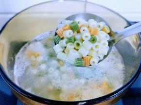 煮约7-8分钟样子，意面差不多了，或者根据你无需要煮的成熟度来增减时间。