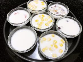 再倒入粉浆到碗里8分满，中小火隔水蒸12分钟