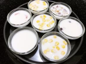 再倒入粉浆到碗里8分满，中小火隔水蒸12分钟