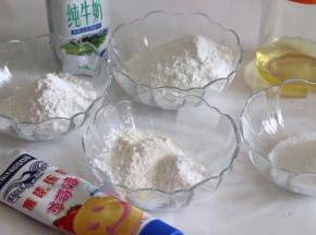 准备并称重食材。