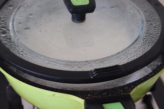 盖好盖子，蒸大约20分钟左右。