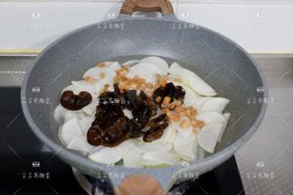 将所有食材加入