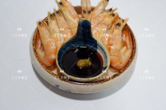 最后倒入酱油就可以上桌了