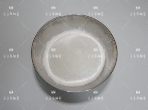 糯米粉，泡打粉过筛到盆中，加入白砂糖