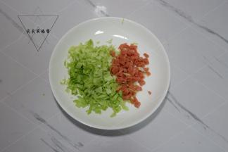 卷心思切碎，火腿切碎