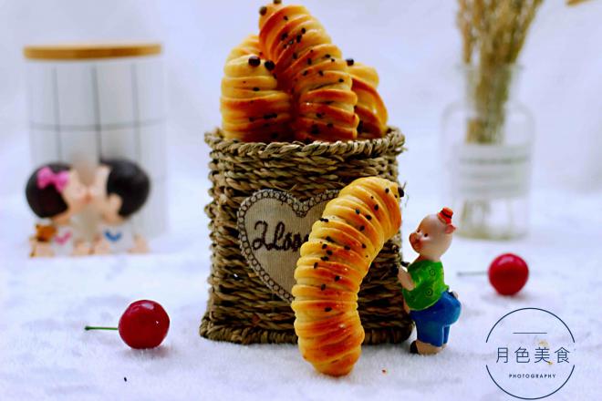 毛毛虫豆沙面包