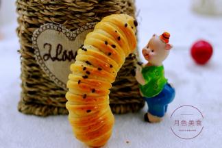 哈哈，猪猪快跑，毛毛虫来咬你了。