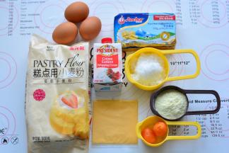 准备好奶黄馅的所有材料