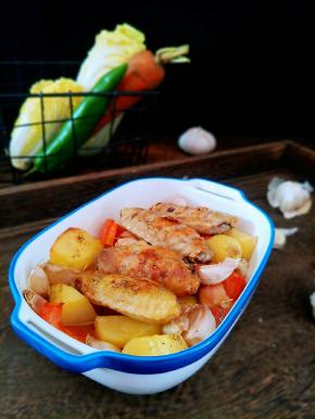 烤箱预热180度，设置85-90分钟左右开烤，时间根据你自己的食材来设置时间