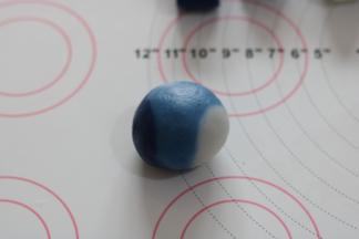 包裹包好流心馅的巧克力内馅