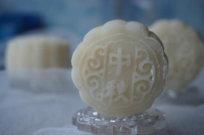 椰蓉蔓越莓冰皮月饼