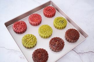 再倒扣按压在烤盘上
