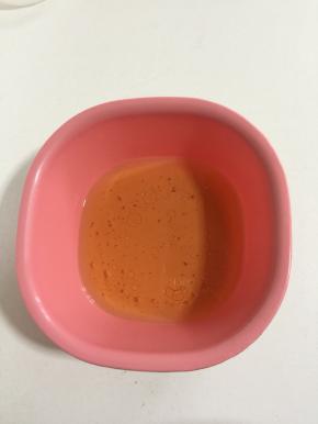 玉米油和转化糖浆按量称出来倒在容器中！